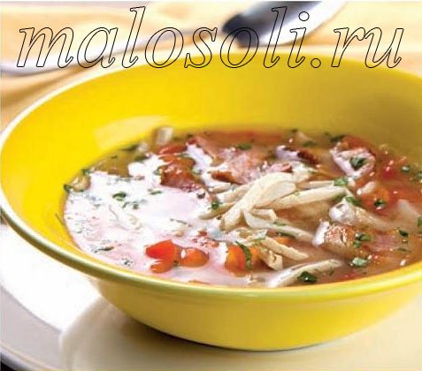 суп с курицей, беконом и другими овощами