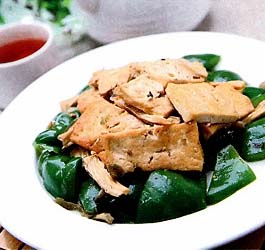 Жареный тофу с овощами
