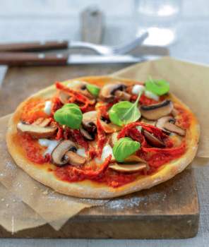 пицца с грибами и вялеными томатами